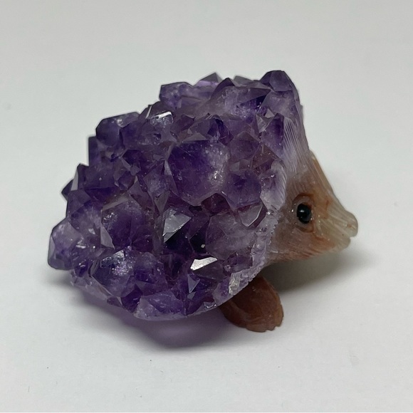 Adorable Amethyst crystals Hedge hog - Picture 6 of 7